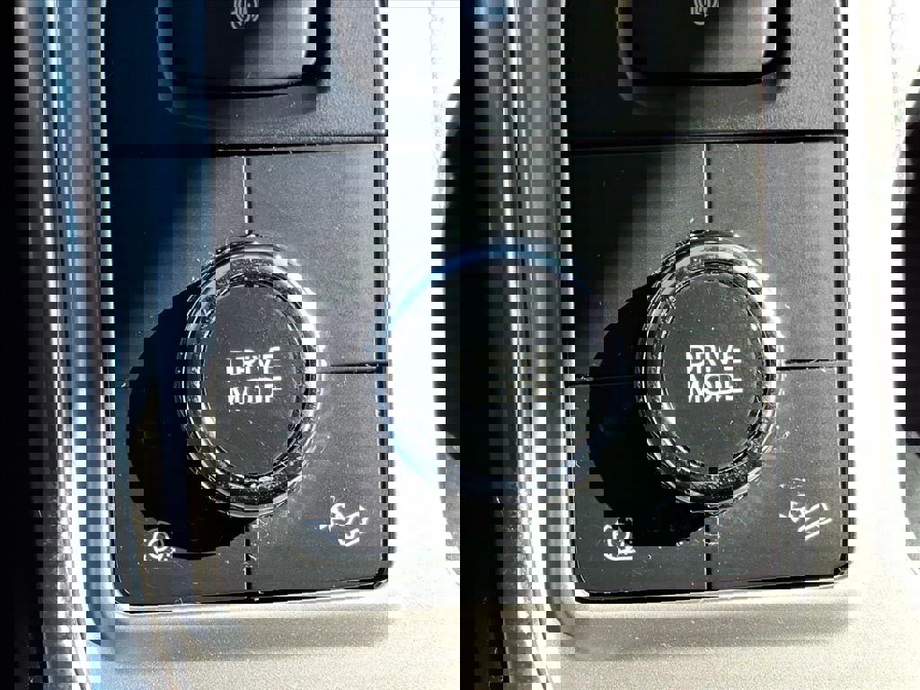 Certified 2022 Ford Explorer XLT w/ Equipment Group 202A image 20