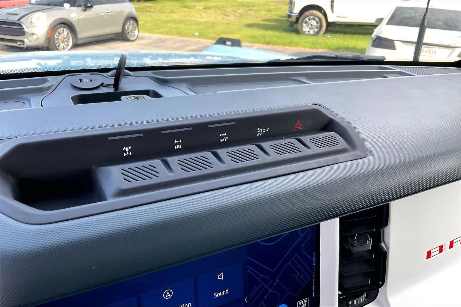 Certified 2025 Ford Bronco Heritage Edition AWD/4WD image 30