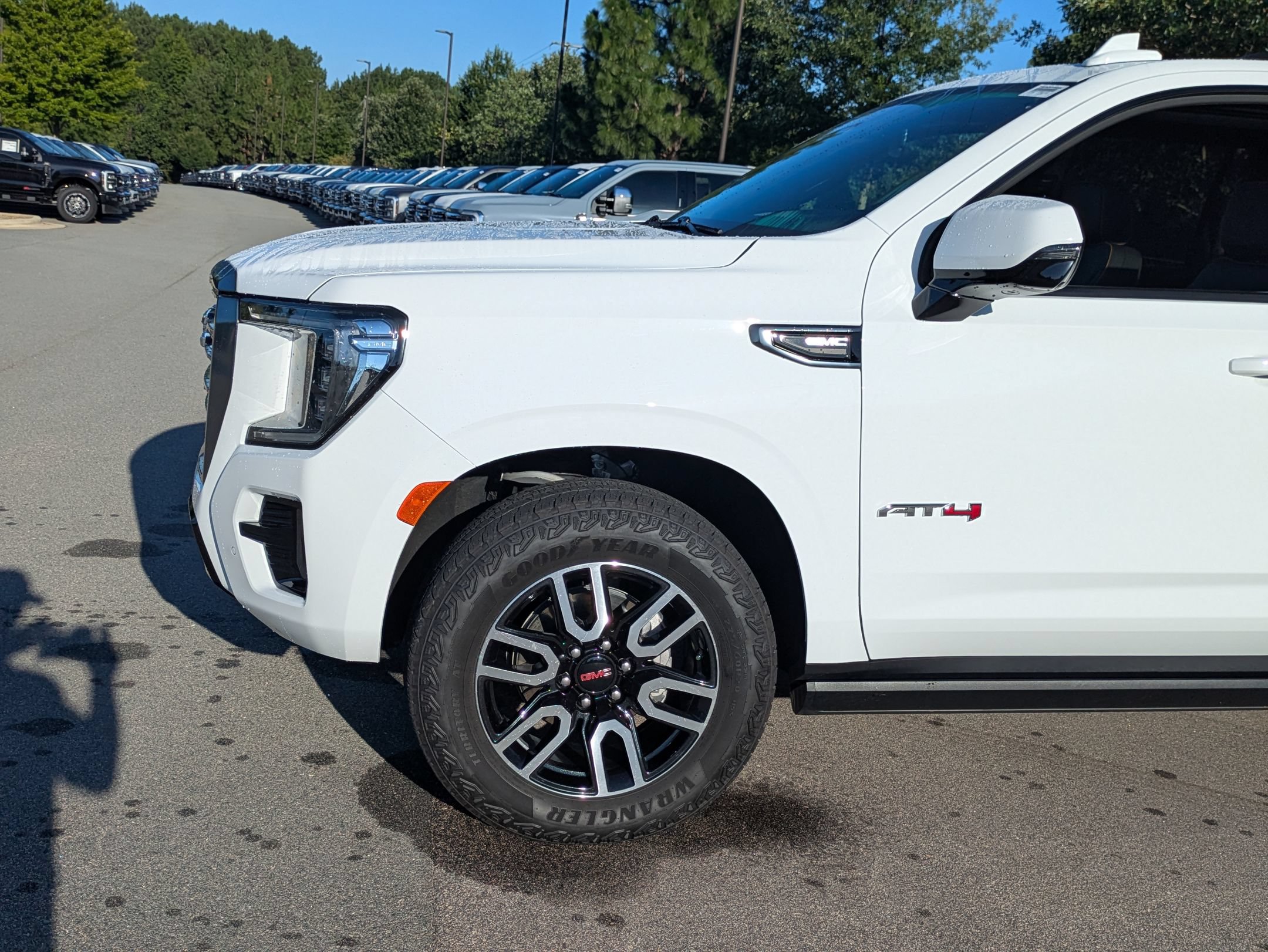 Used 2024 GMC Yukon AT4 w/ Technology Package AWD/4WD image 11