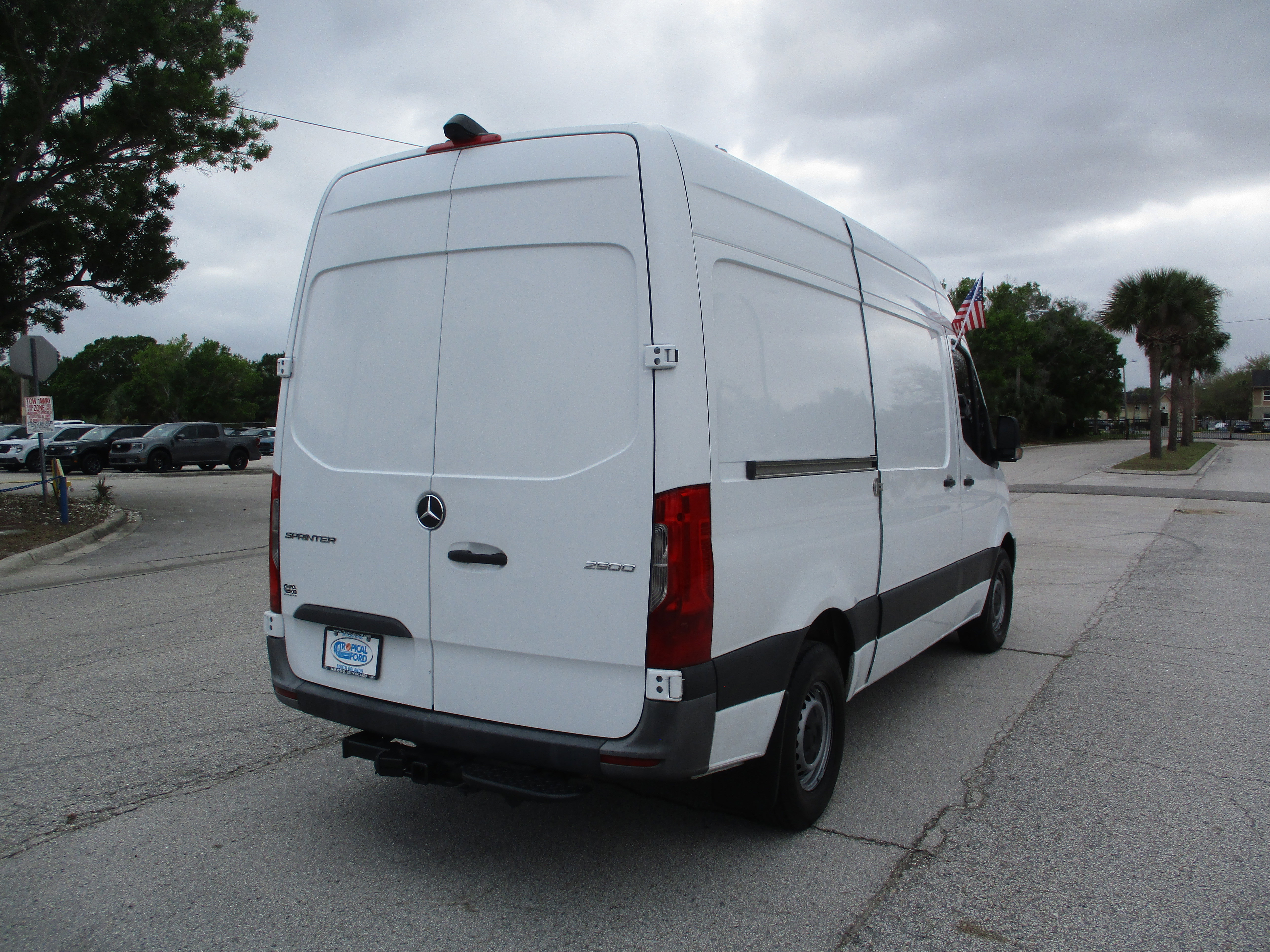 Used 2021 Mercedes-Benz Sprinter 144 Cargo w/ Driver Convenience Package image 5