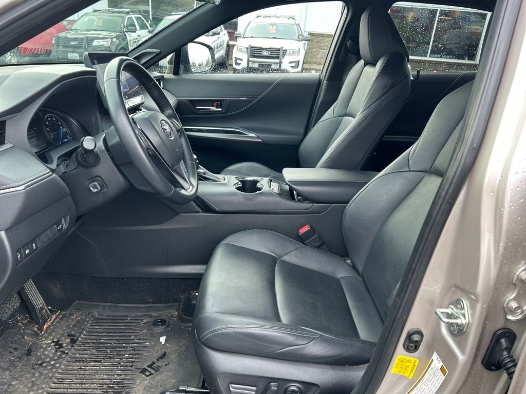 Used 2023 Toyota Venza XLE image 5