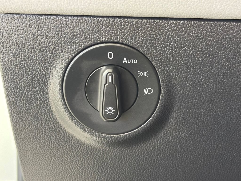 Used 2022 Volkswagen Taos SE image 24