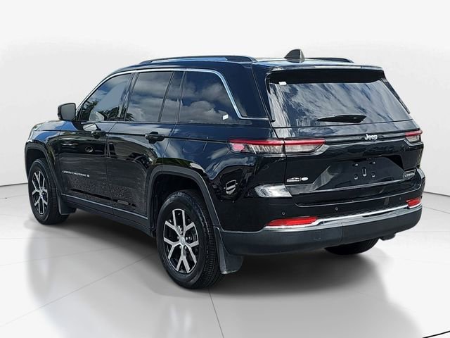Used 2023 Jeep Grand Cherokee Limited w/ Trailer Tow Prep Group (B) RWD image 7