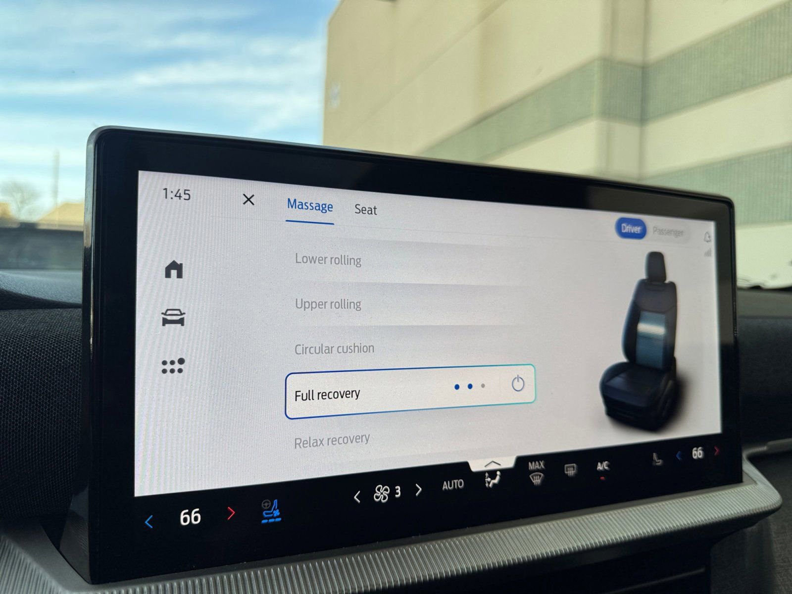 Certified 2025 Ford Explorer Platinum image 31