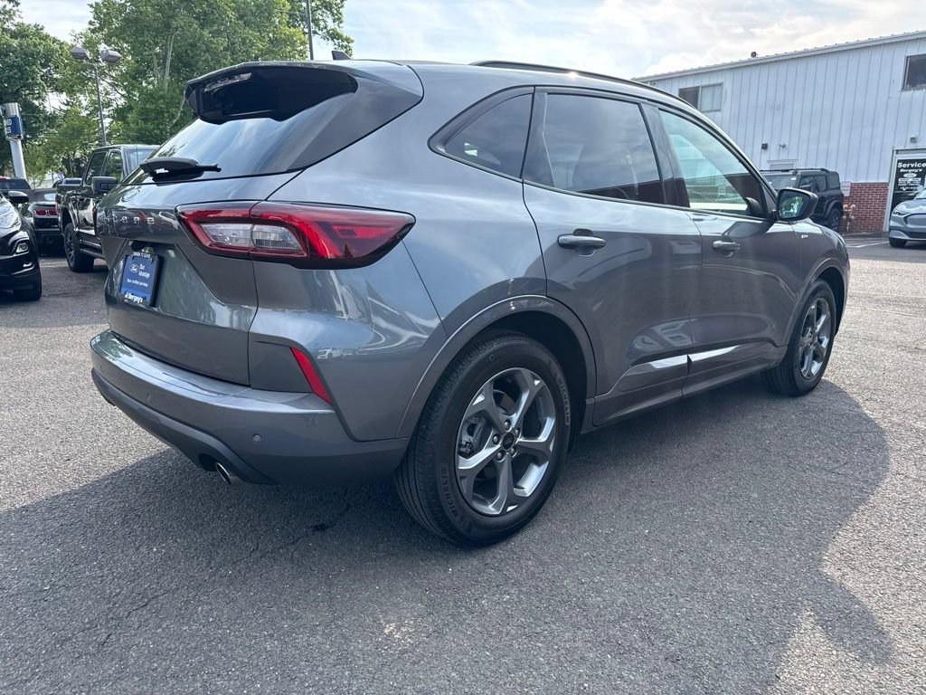 Certified 2024 Ford Escape ST-Line w/ Tech Pack #1 FWD image 4