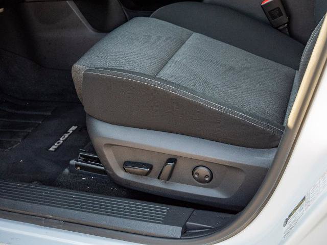 Used 2025 Nissan Rogue SV AWD/4WD image 31