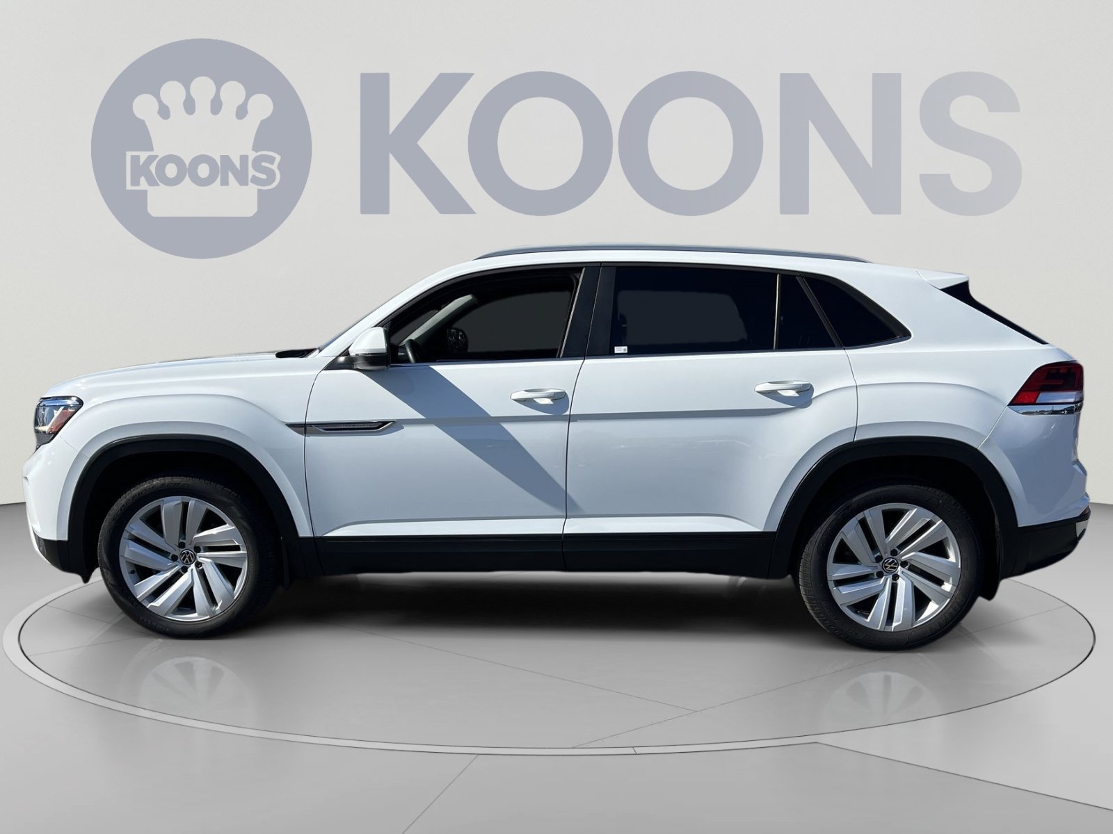 Used 2021 Volkswagen Atlas Cross Sport SE w/ V6 Towing Package FWD image 2