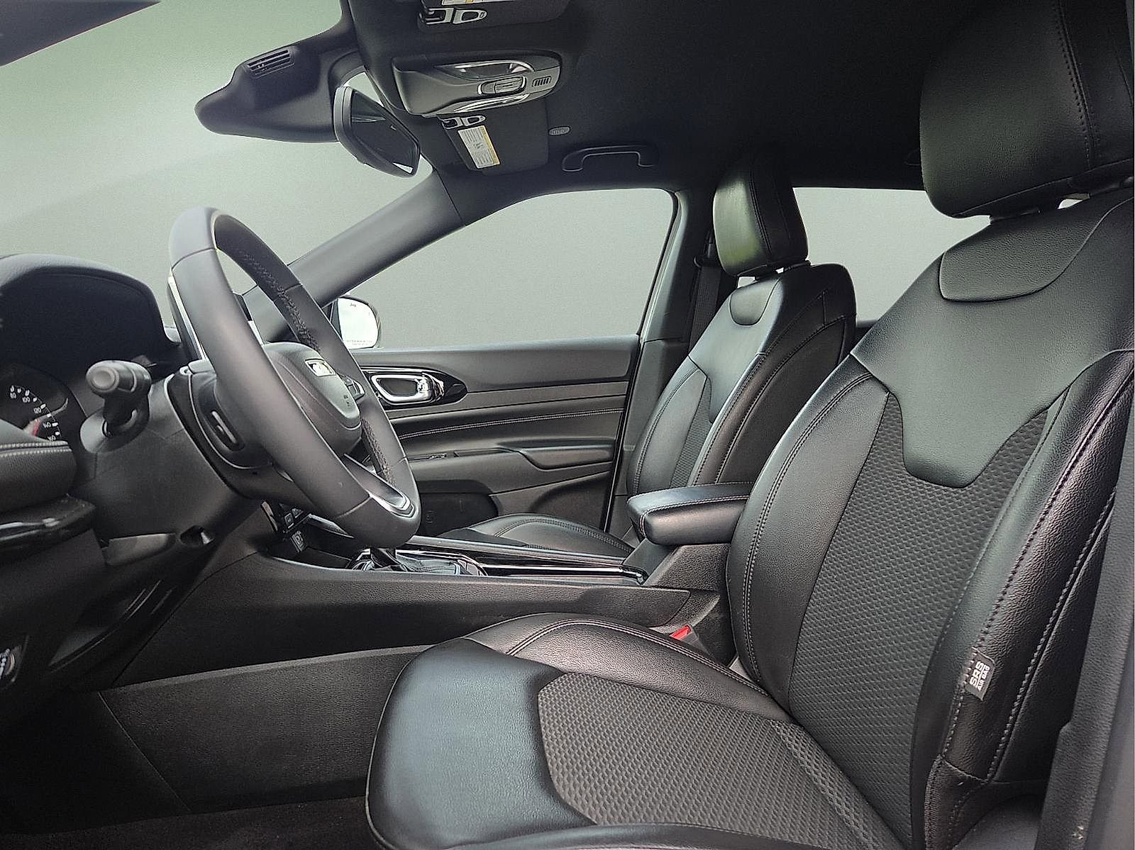 Used 2022 Jeep Compass Latitude FWD image 14