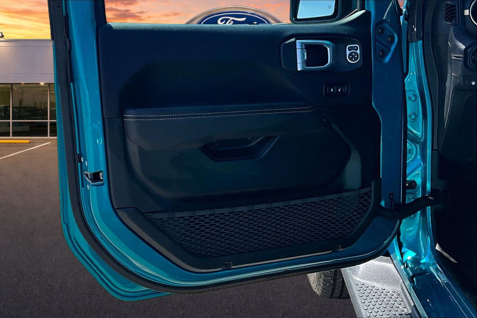 Used 2024 Jeep Wrangler Sahara w/ Technology Group AWD/4WD image 23