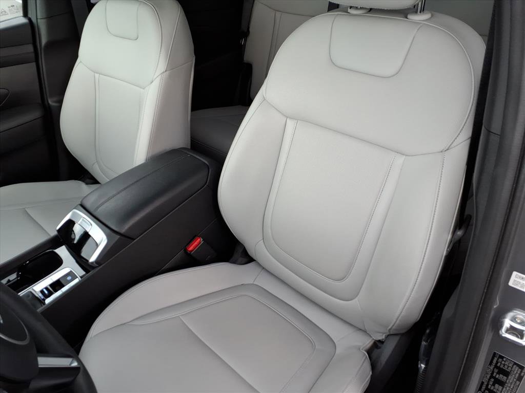 Used 2025 Hyundai Santa Cruz SEL AWD/4WD image 9