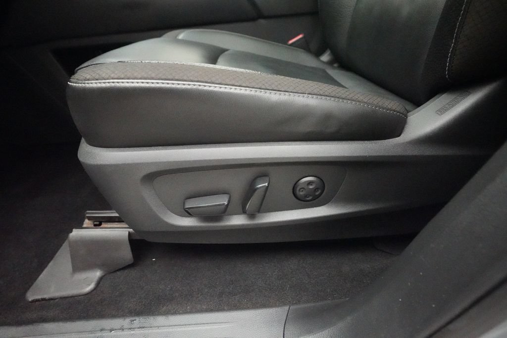 Used 2022 Nissan Pathfinder SL AWD/4WD image 28