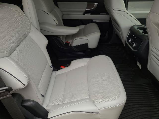 Certified 2025 Ford Expedition Platinum w/ Platinum Ultimate Package AWD/4WD image 13