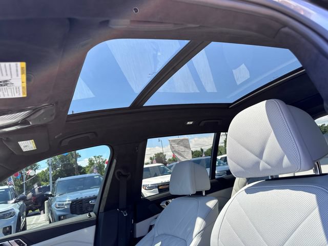 Used 2023 BMW X7 xDrive40i w/ M Sport Package AWD/4WD image 14
