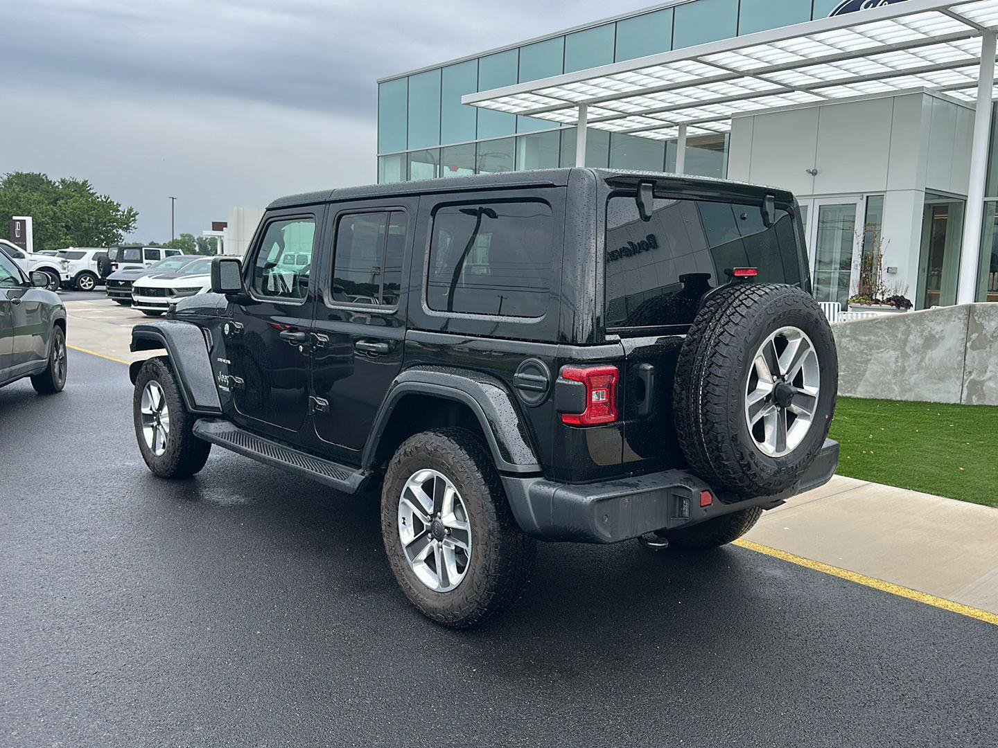 Used 2021 Jeep Wrangler Unlimited Sahara AWD/4WD image 7