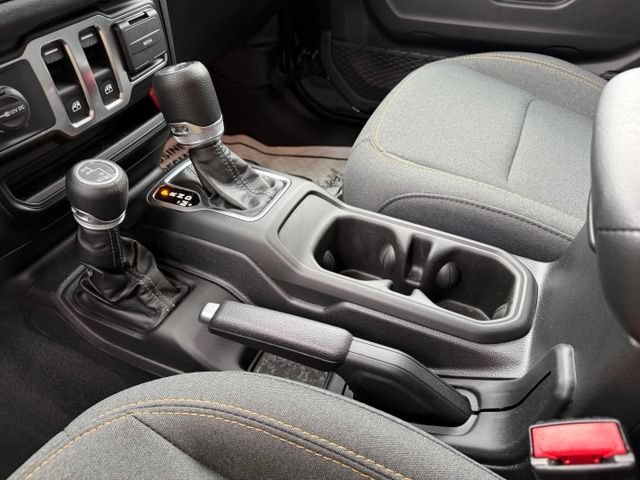 Used 2025 Jeep Wrangler Sport AWD/4WD image 18