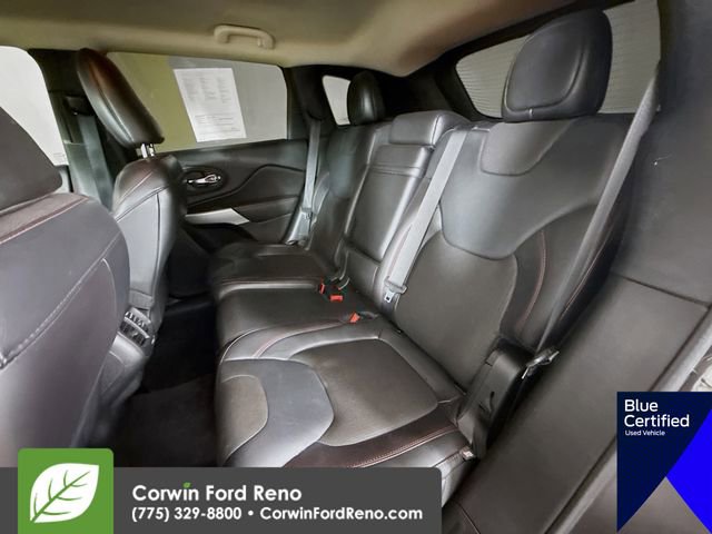 Used 2018 Jeep Cherokee Trailhawk AWD/4WD image 25