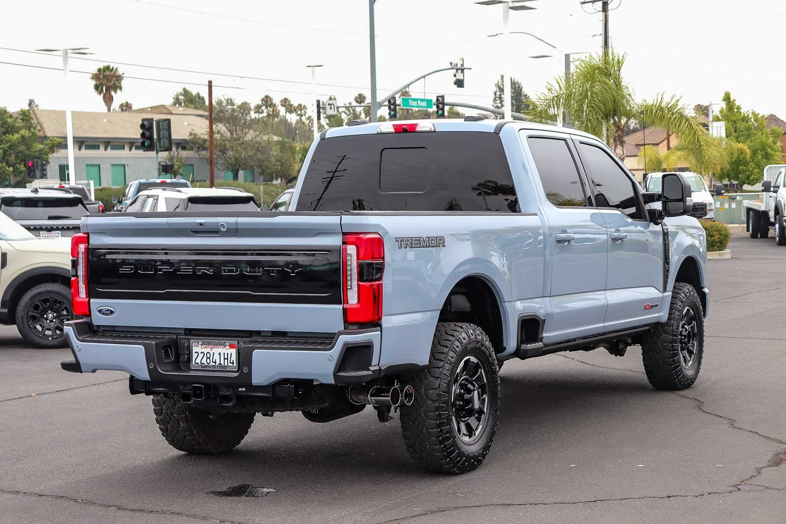 Certified 2025 Ford F250 Platinum w/ Tremor Off-Road Package AWD/4WD image 4