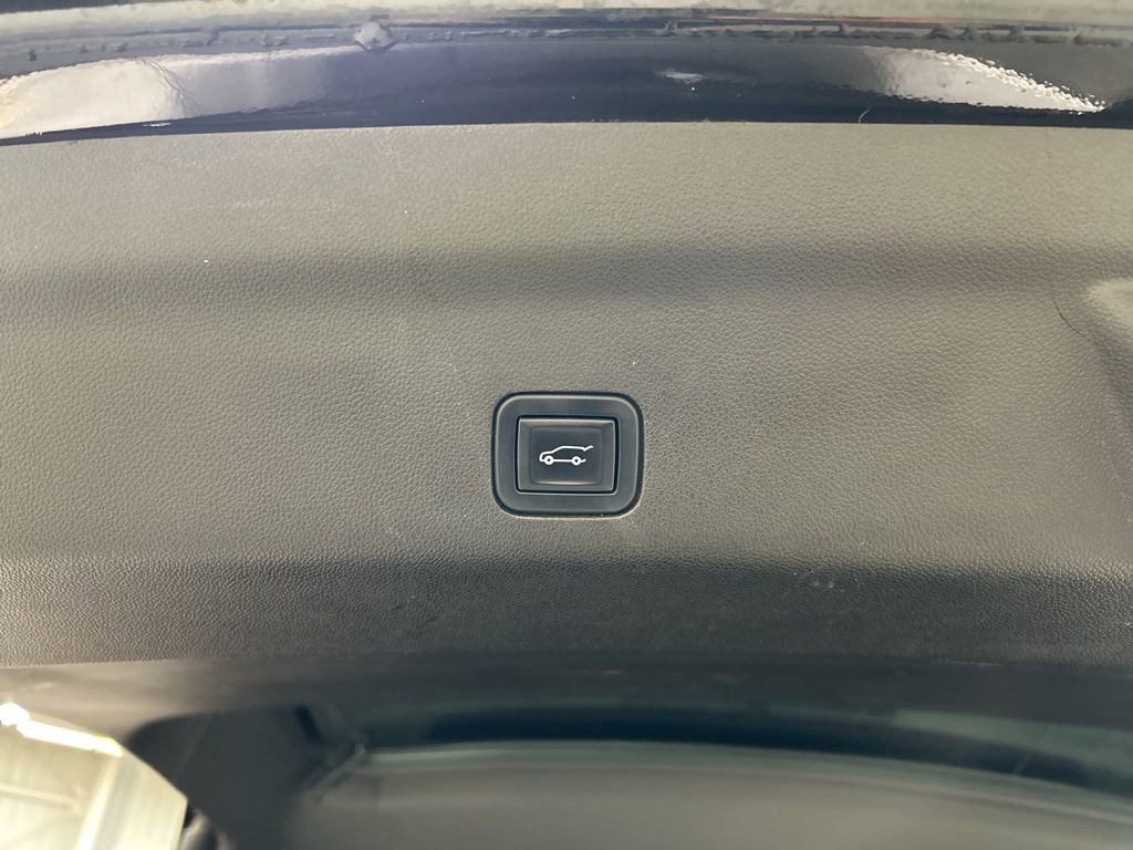 Used 2021 Cadillac Escalade Sport Platinum w/ LPO, ONYX Package image 34