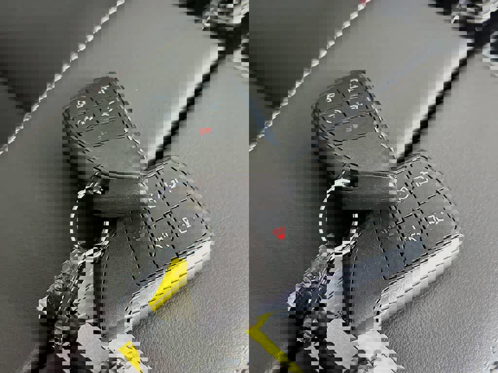 Used 2023 Buick Envision Essence w/ Sport Touring Package image 25