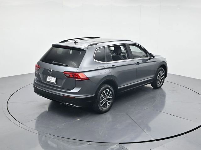 Used 2020 Volkswagen Tiguan SE w/ Panoramic Sunroof Package image 40