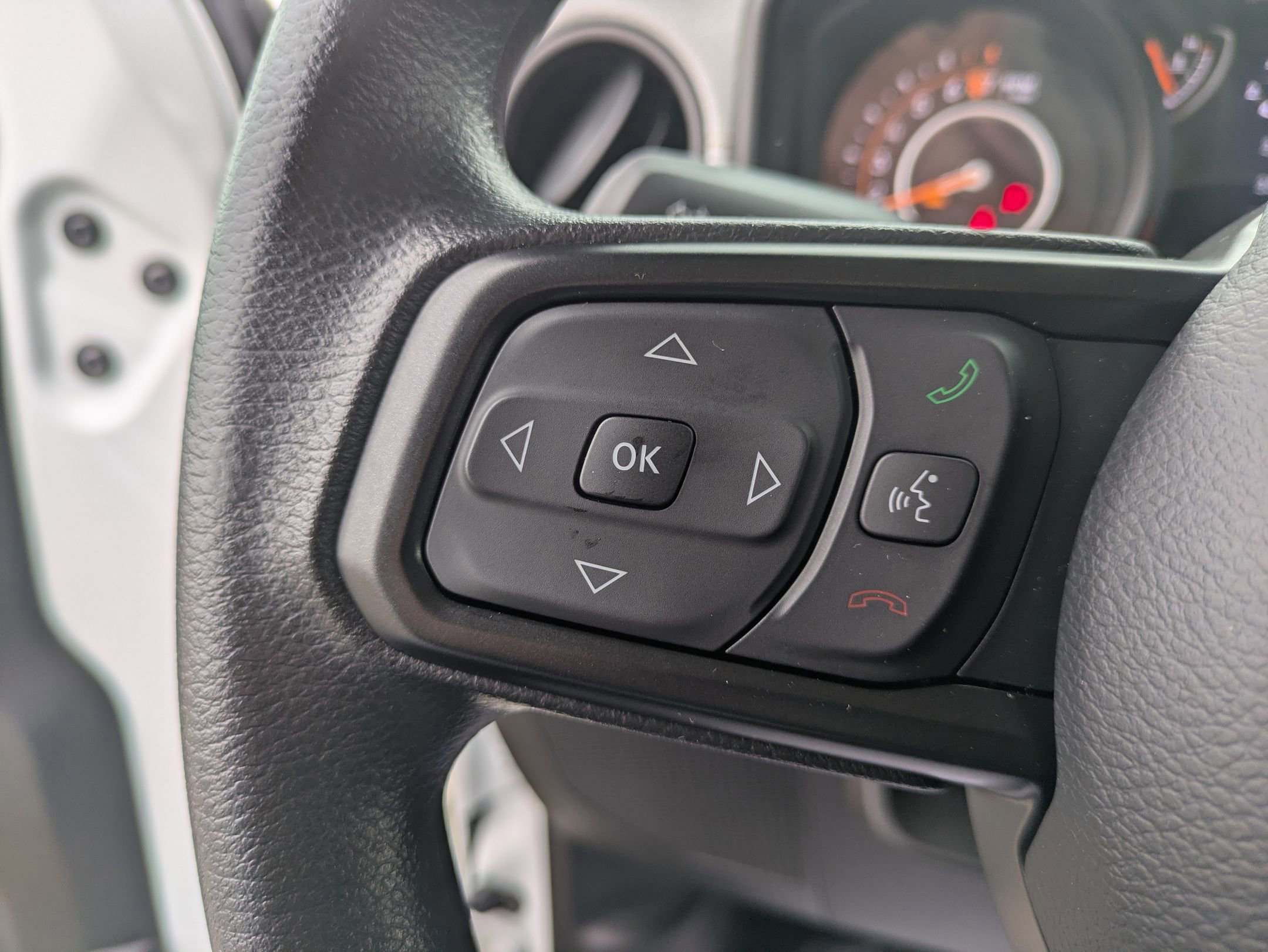 Used 2025 Jeep Gladiator Sport image 13