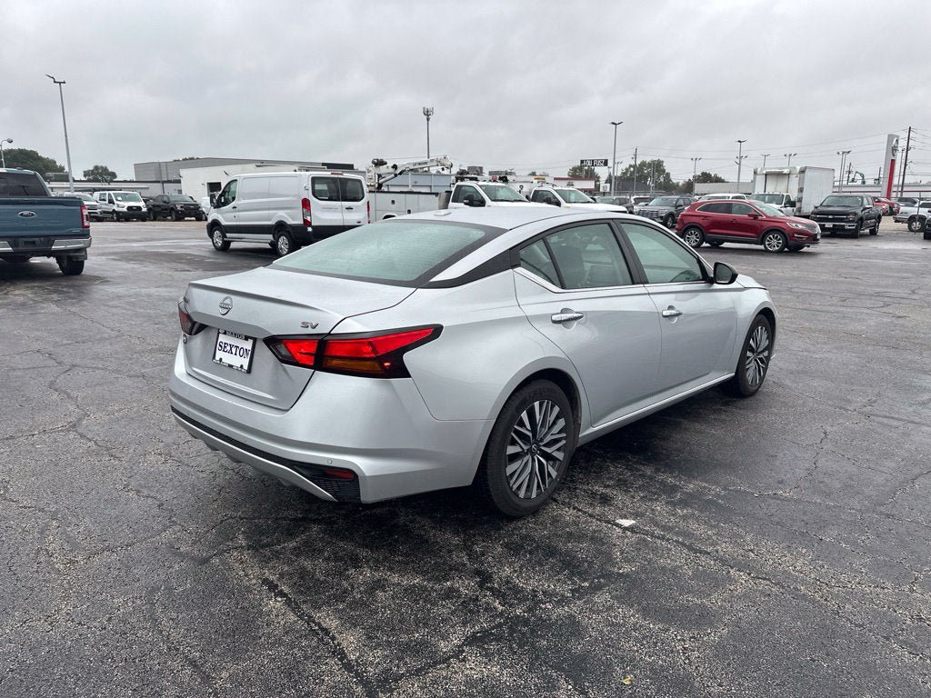 Used 2024 Nissan Altima 2.5 SV FWD image 5