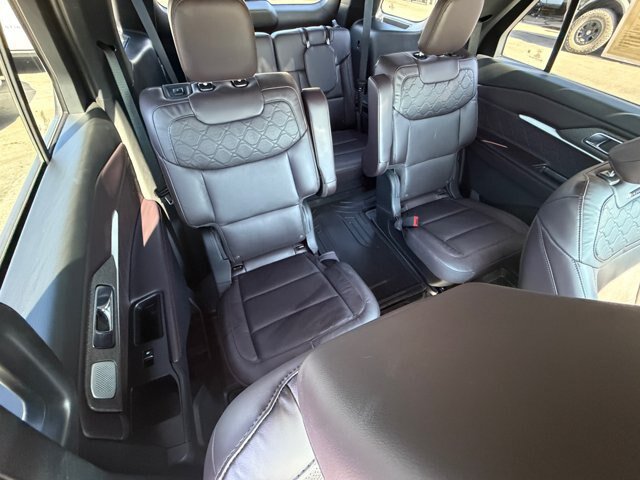 Certified 2025 Ford Explorer Platinum w/ Ultimate Package AWD/4WD image 18