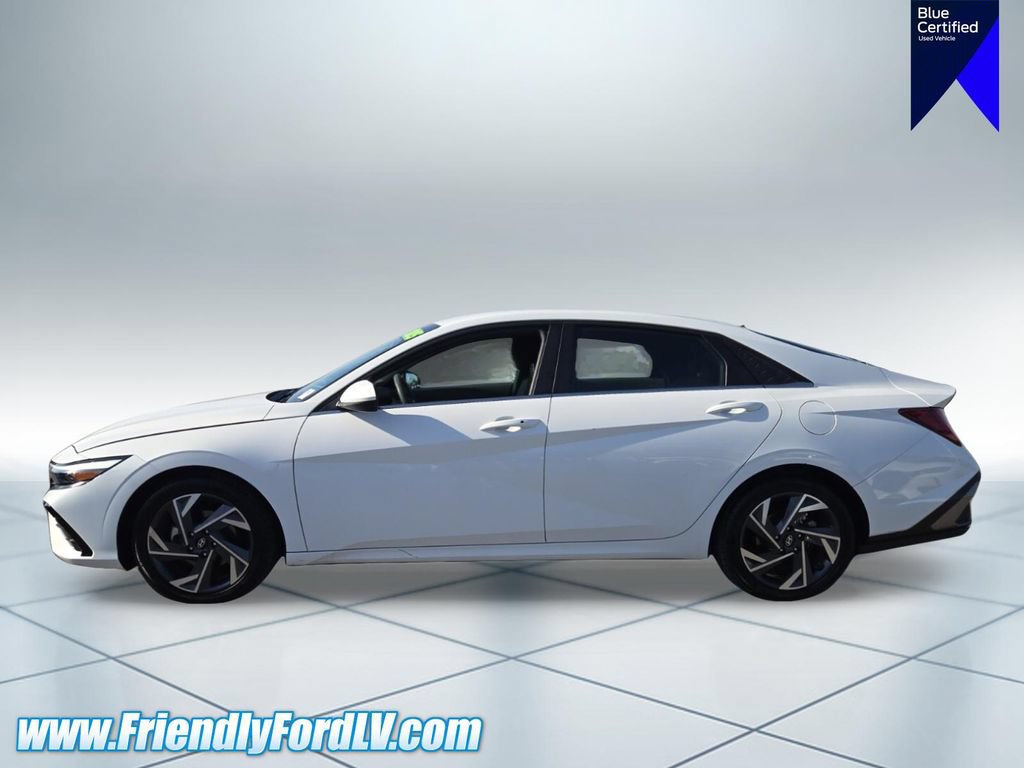 Used 2025 Hyundai Elantra SEL FWD image 3