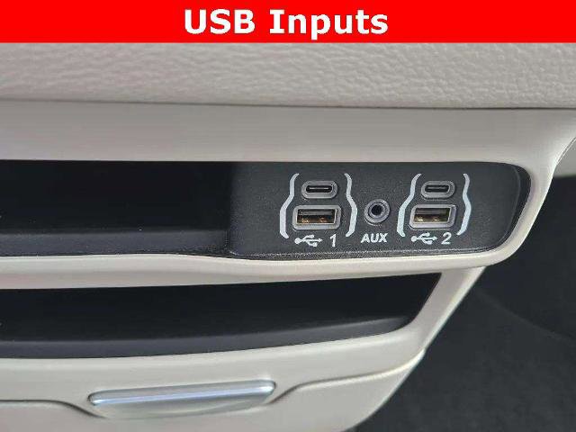 Used 2024 Chrysler Pacifica SELECT image 13
