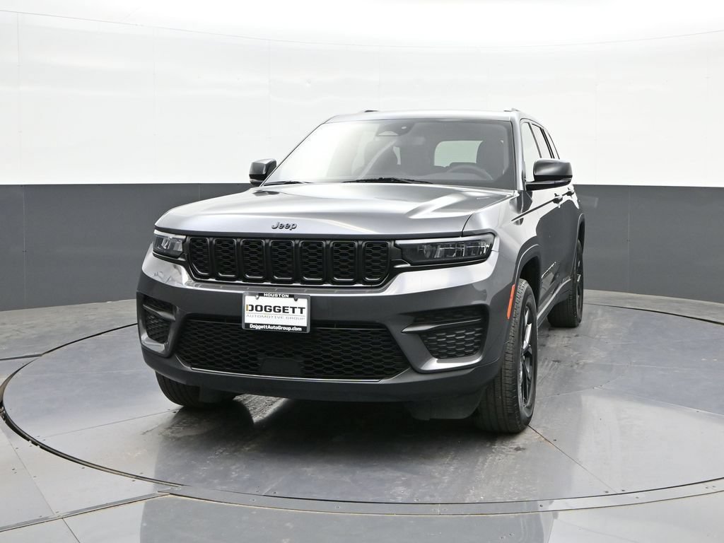 Used 2024 Jeep Grand Cherokee Altitude AWD/4WD image 26