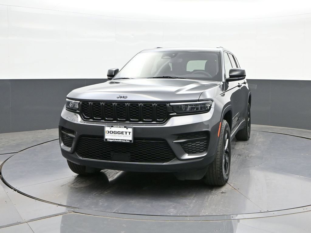 Used 2024 Jeep Grand Cherokee Altitude AWD/4WD image 26