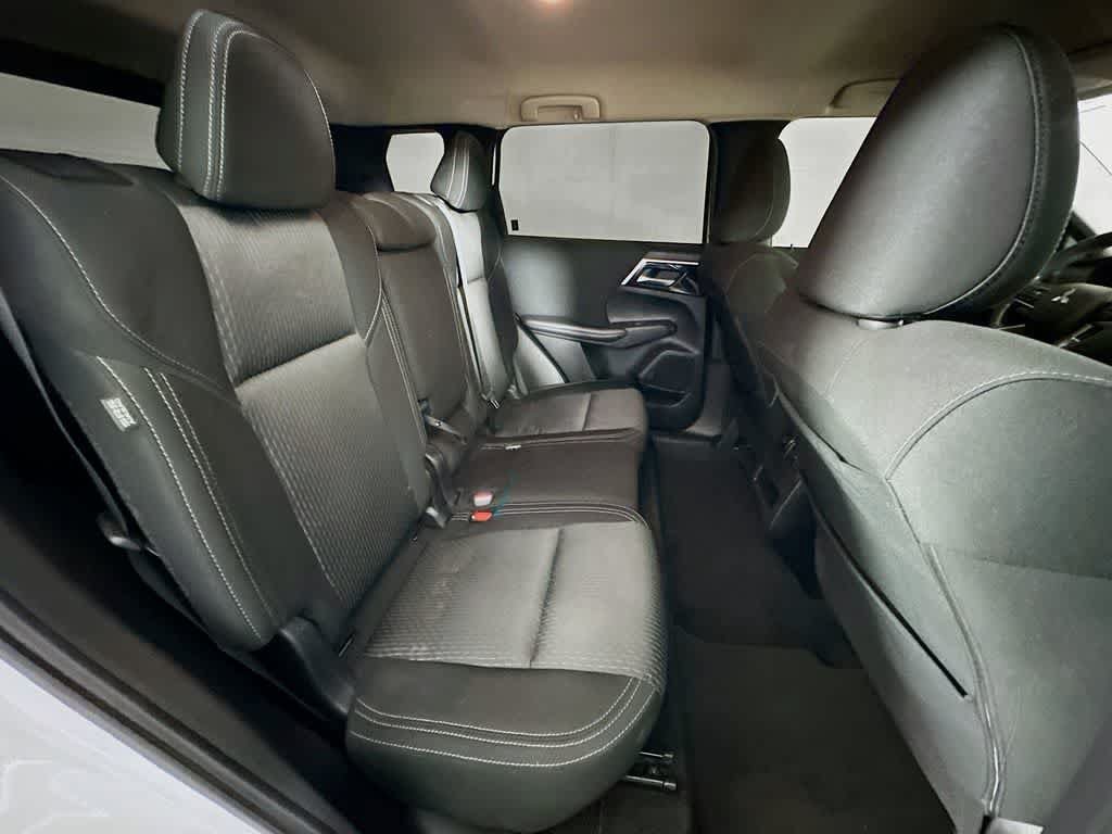 Used 2024 Mitsubishi Outlander ES FWD image 31