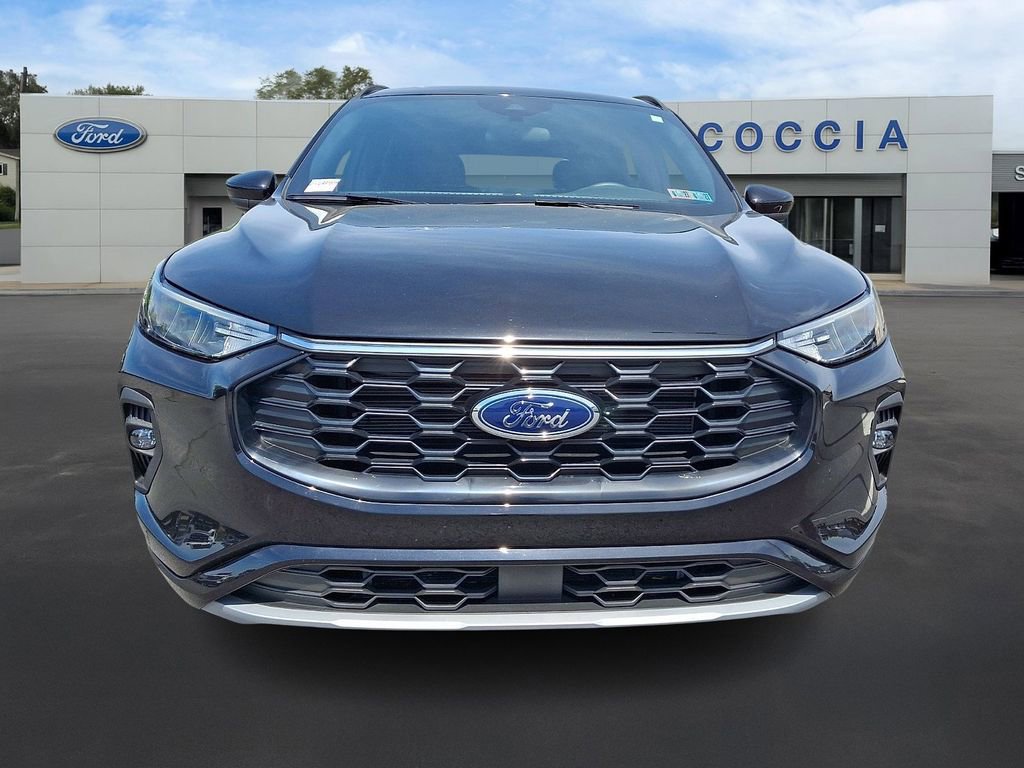 Certified 2024 Ford Escape ST-Line Select AWD/4WD image 2