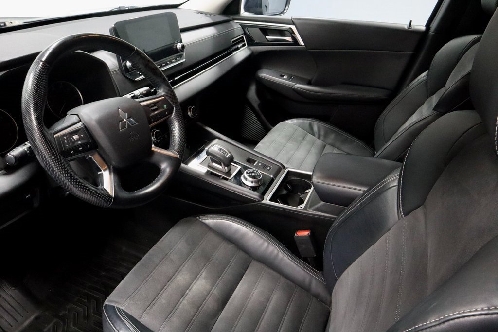 Used 2022 Mitsubishi Outlander SE image 25