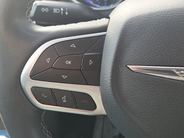 Used 2023 Chrysler Pacifica Touring-L image 43