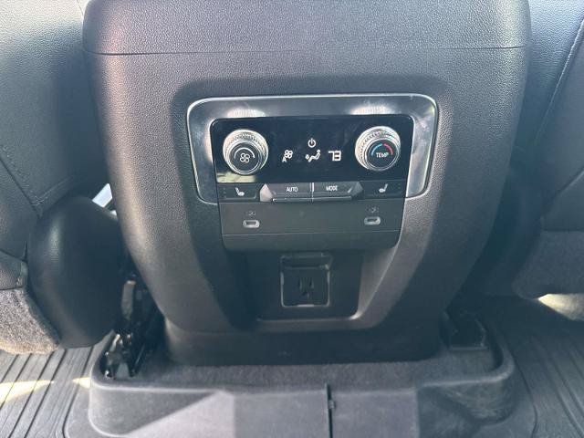 Used 2022 GMC Yukon AT4 w/ Technology Package AWD/4WD image 18