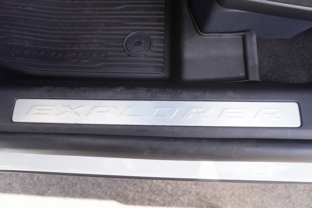 Certified 2025 Ford Explorer Platinum image 34