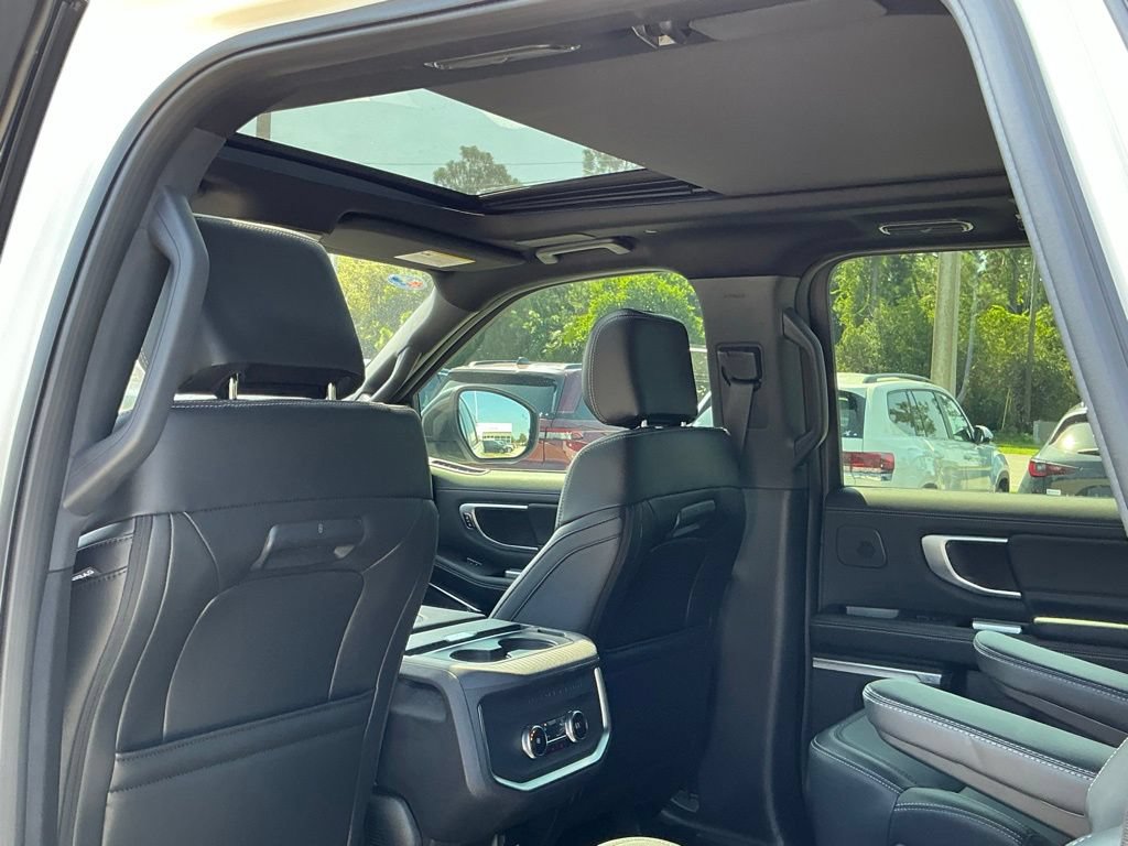 Certified 2025 Ford Expedition Max Platinum w/ Stealth Performance Package AWD/4WD image 31
