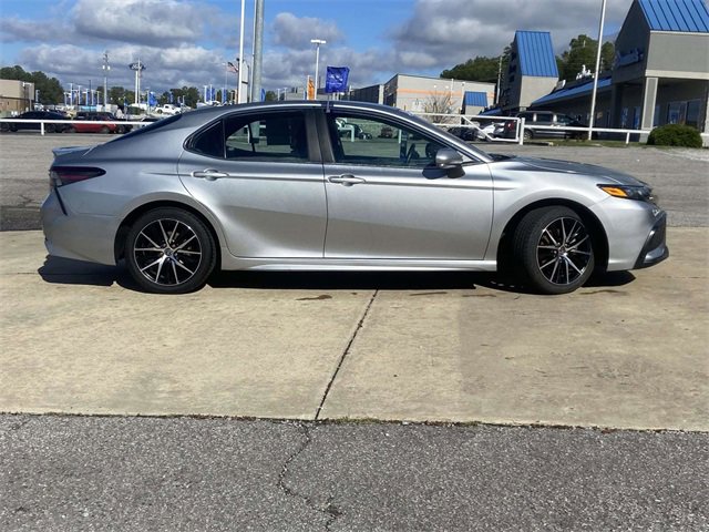 Used 2024 Toyota Camry SE image 2