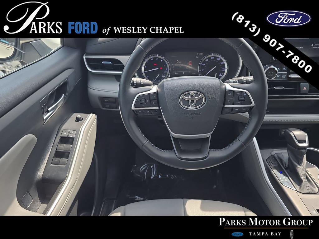 Used 2022 Toyota Highlander XLE FWD image 12