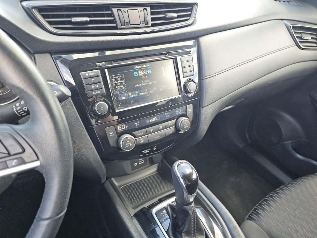 Used 2018 Nissan Rogue SV AWD/4WD image 30