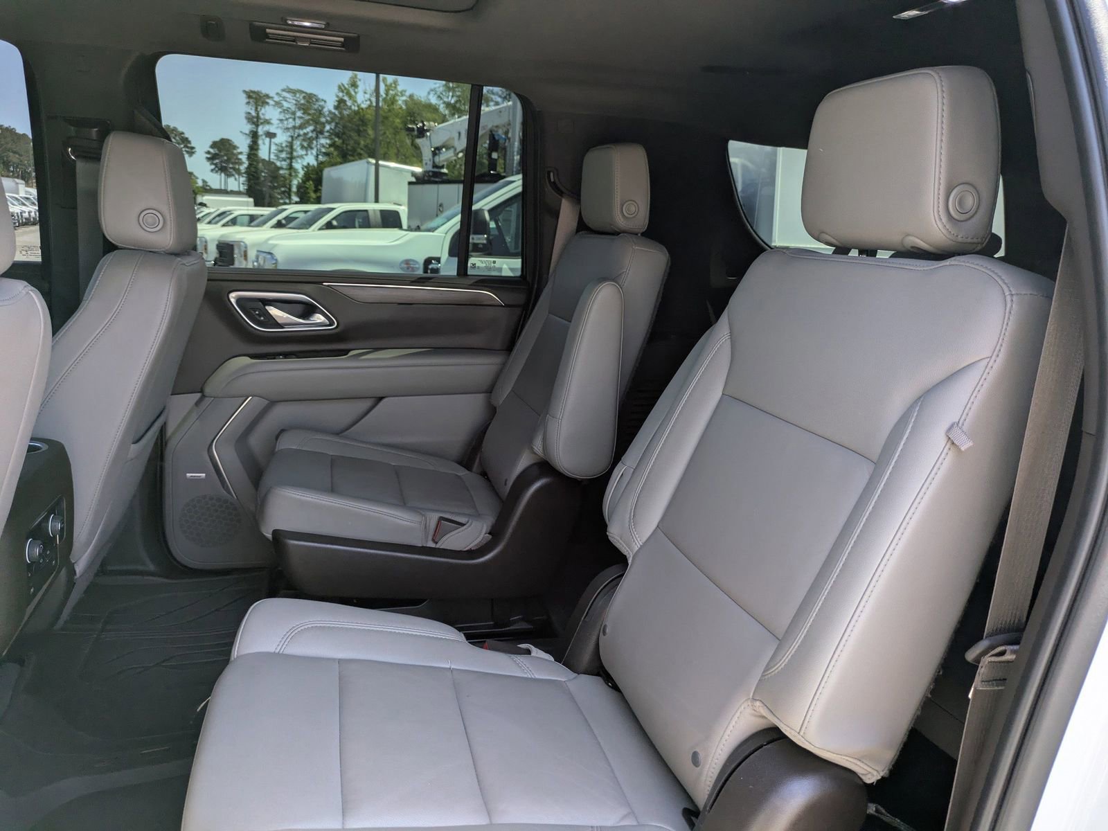 Used 2022 Chevrolet Suburban Z71 w/ Luxury Package image 8