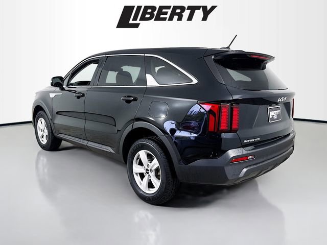Used 2023 Kia Sorento LX image 5