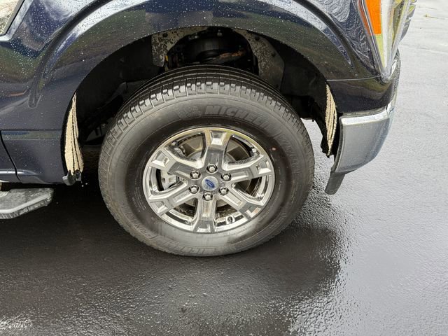 Certified 2022 Ford F150 XLT w/ Equipment Group 302A High image 33