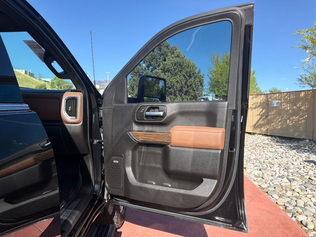 Used 2022 Chevrolet Silverado 2500 High Country w/ Technology Package AWD/4WD image 33