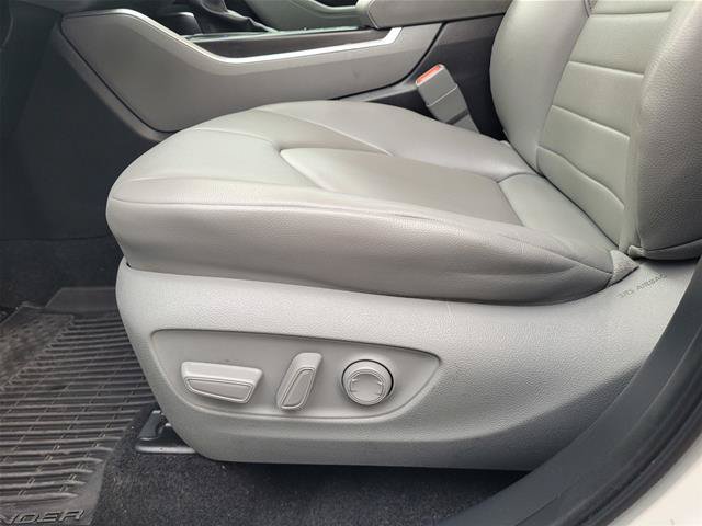Used 2024 Toyota Highlander XLE AWD/4WD image 23
