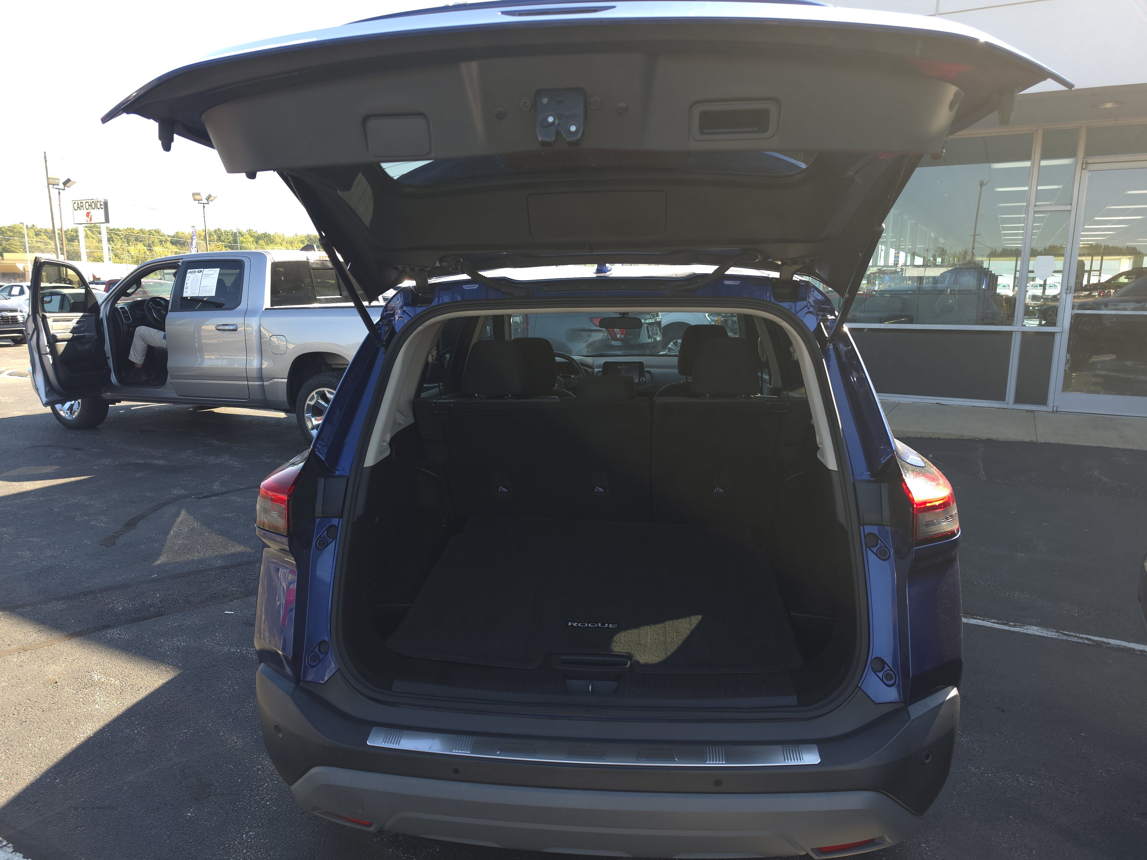 Used 2023 Nissan Rogue SV AWD/4WD image 26