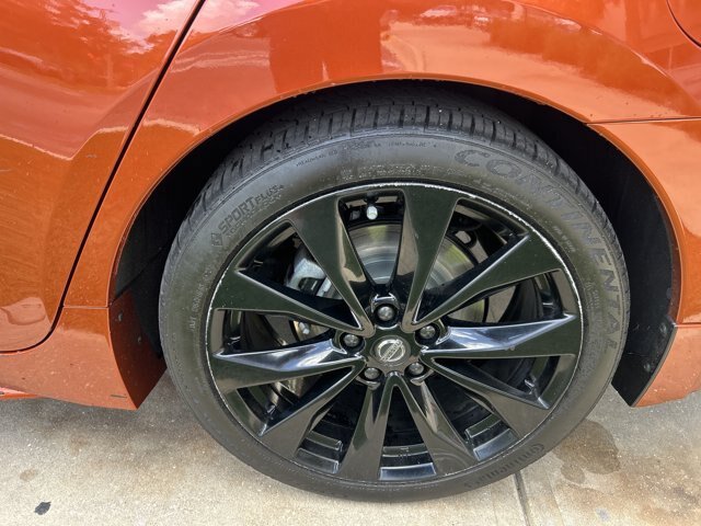 Used 2022 Nissan Maxima SR w/ Sport Mat Group FWD image 8