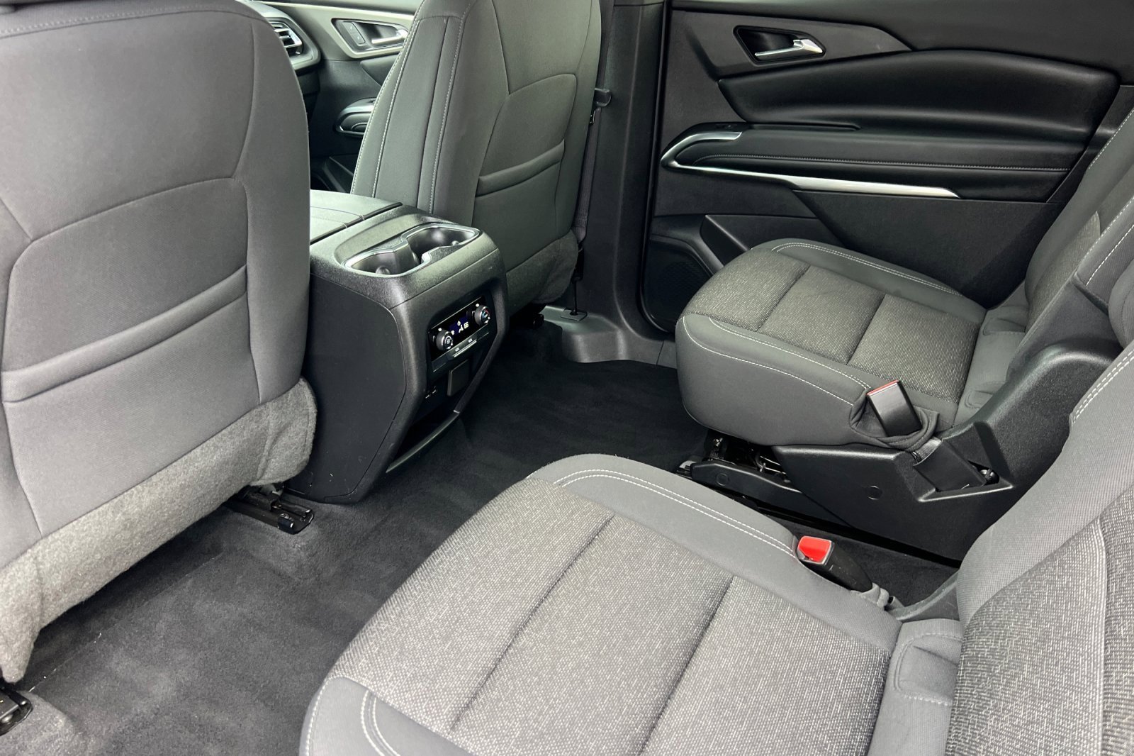 Used 2024 Chevrolet Traverse LT image 13