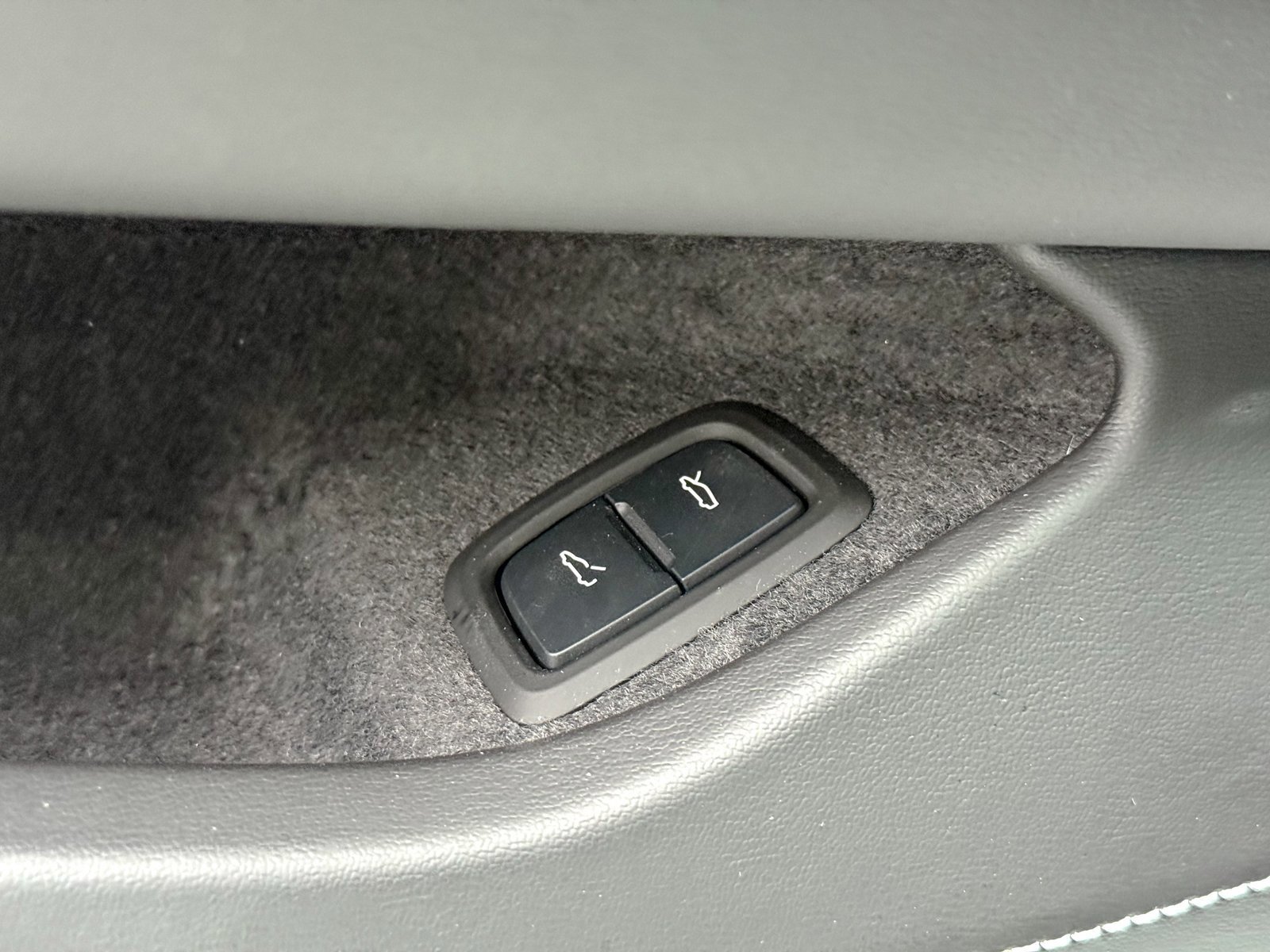 Used 2023 Chevrolet Corvette Stingray Coupe w/ 1LT image 31